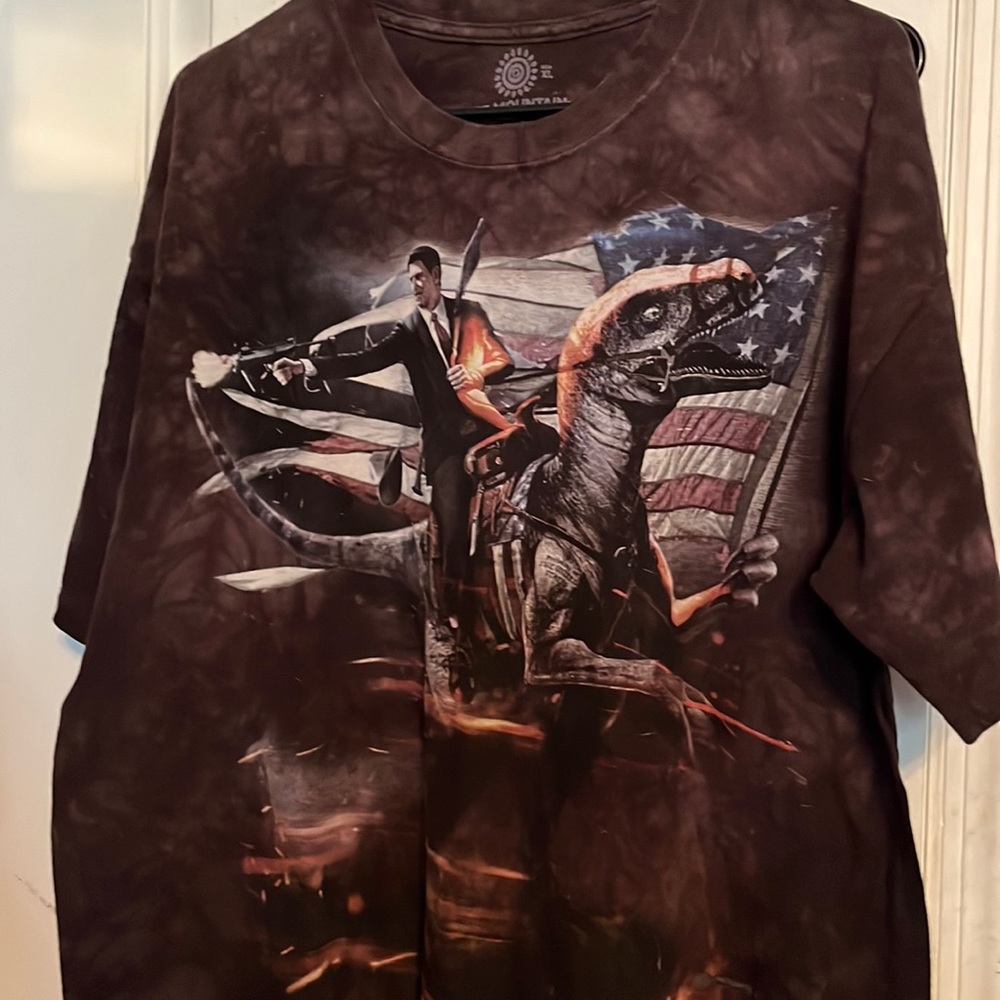 The Mountain XL t-shirt